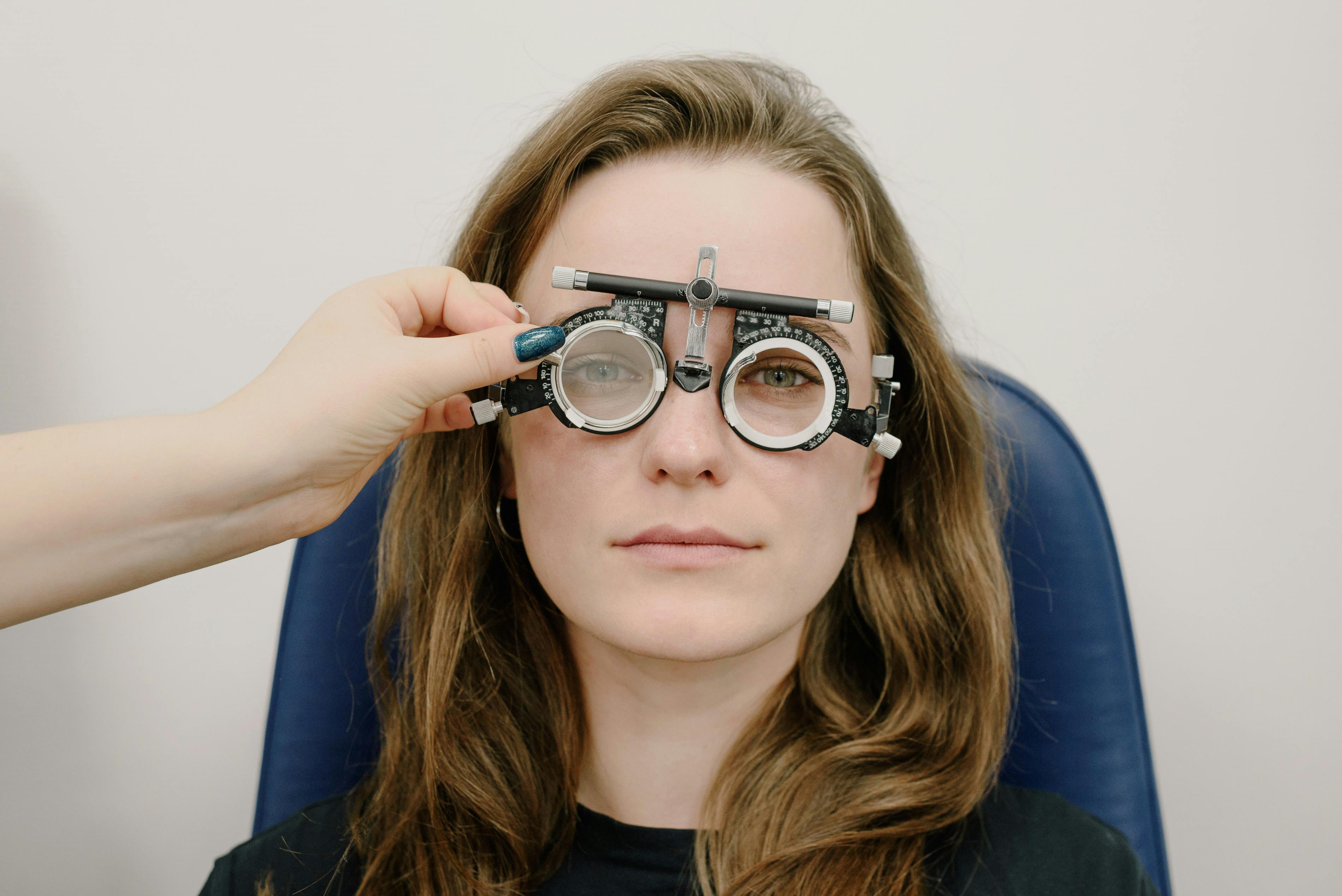 lasik-untuk-mata-silinder-apakah-bisa-bagaimana-prosedurnya-dan-apa-yang-perlu-diketahui