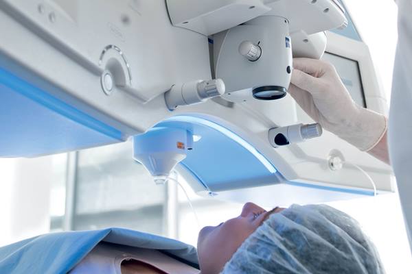 stop-kebiasaan-kucek-kucek-mata-dokter-di-silc-lasik-center-tidak-menganjurkan