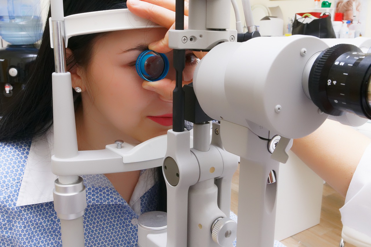 resiko-operasi-lasik